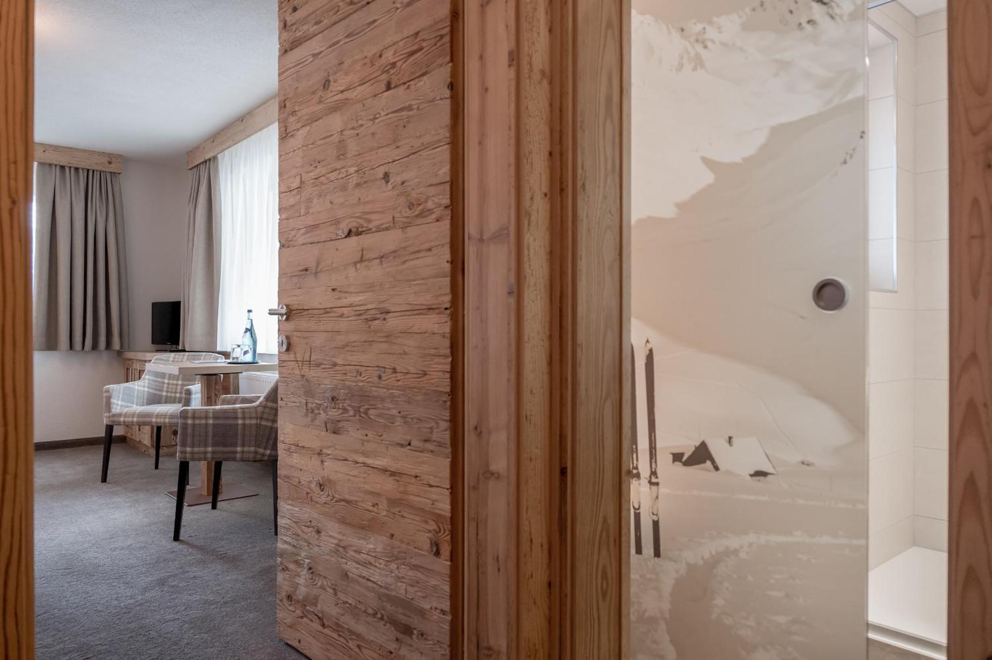 Burghotel Alpengluehn Обергургль Екстер'єр фото