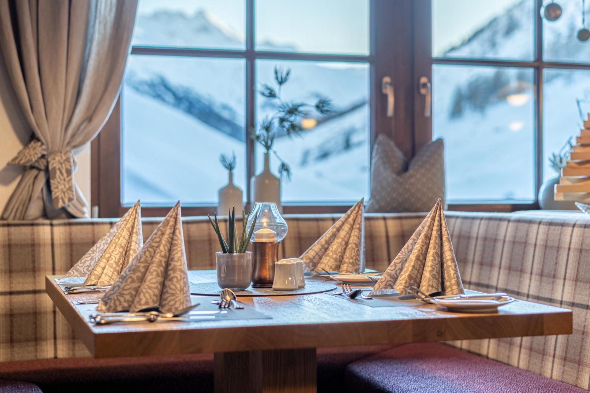 Burghotel Alpengluehn Обергургль Екстер'єр фото
